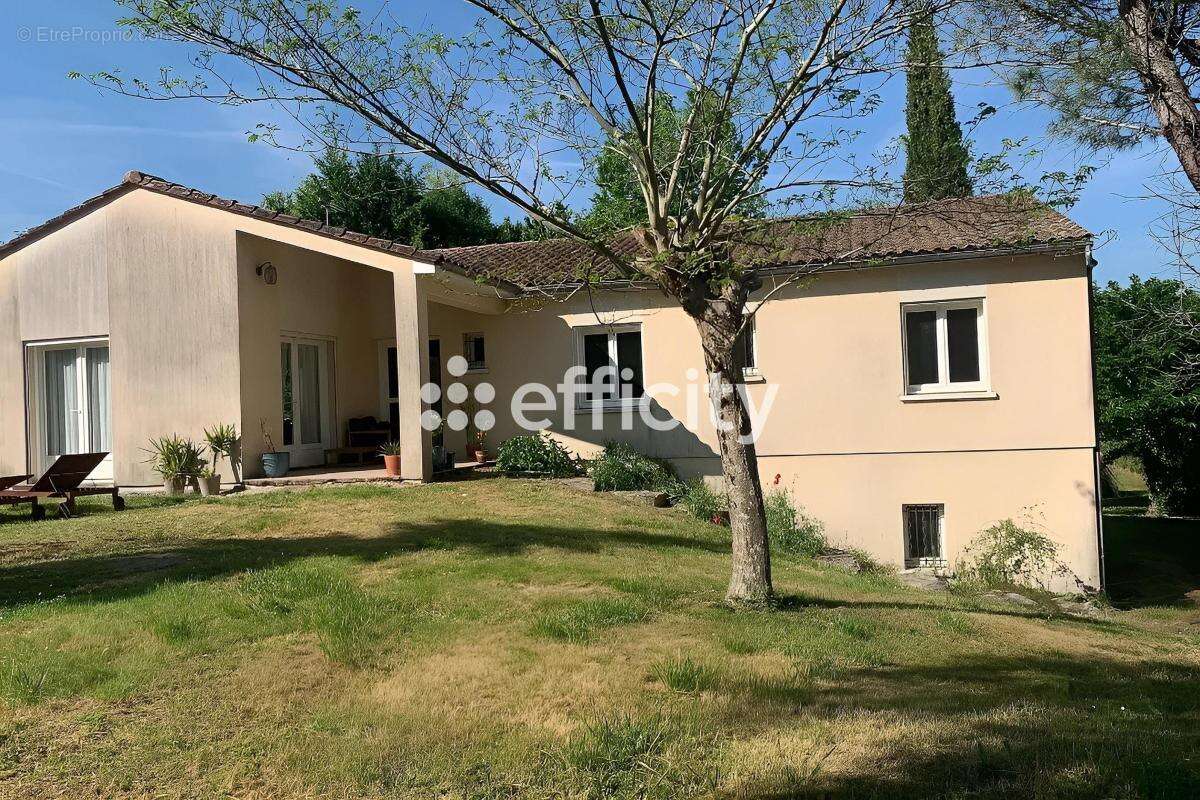 Maison à AIGRE