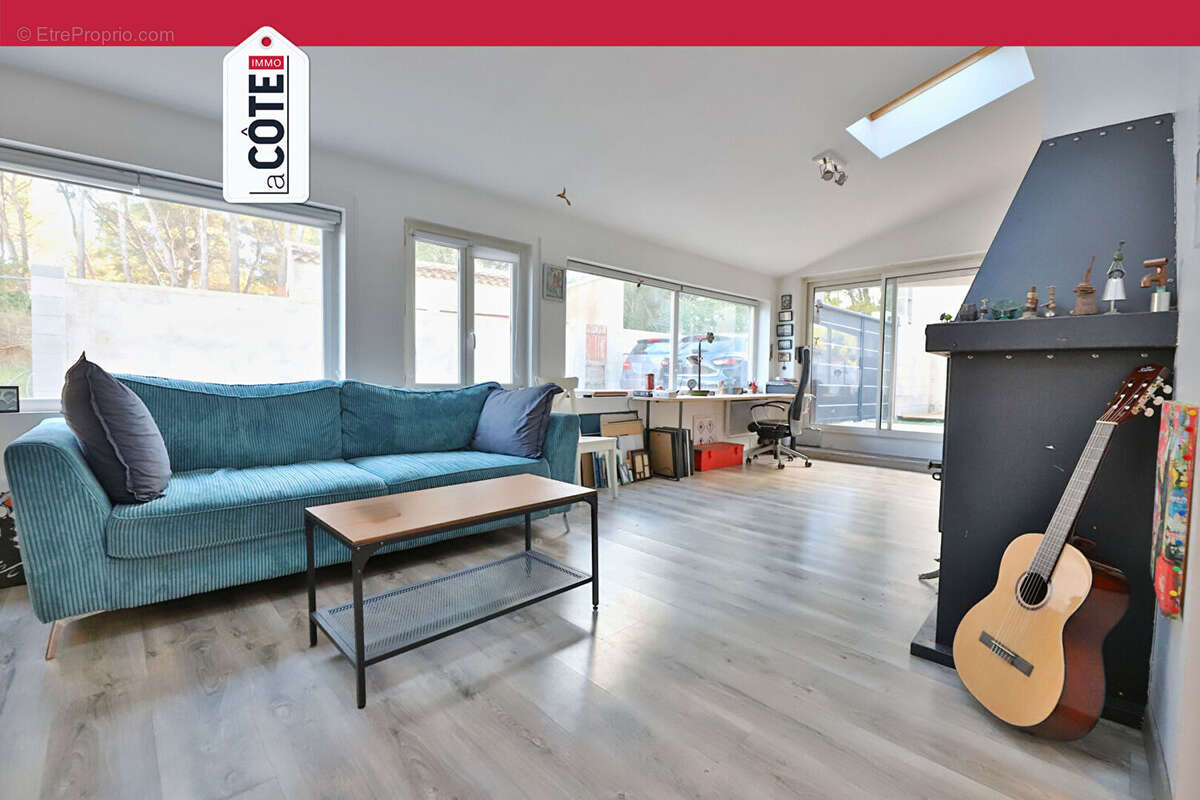 Maison à SAINT-MITRE-LES-REMPARTS