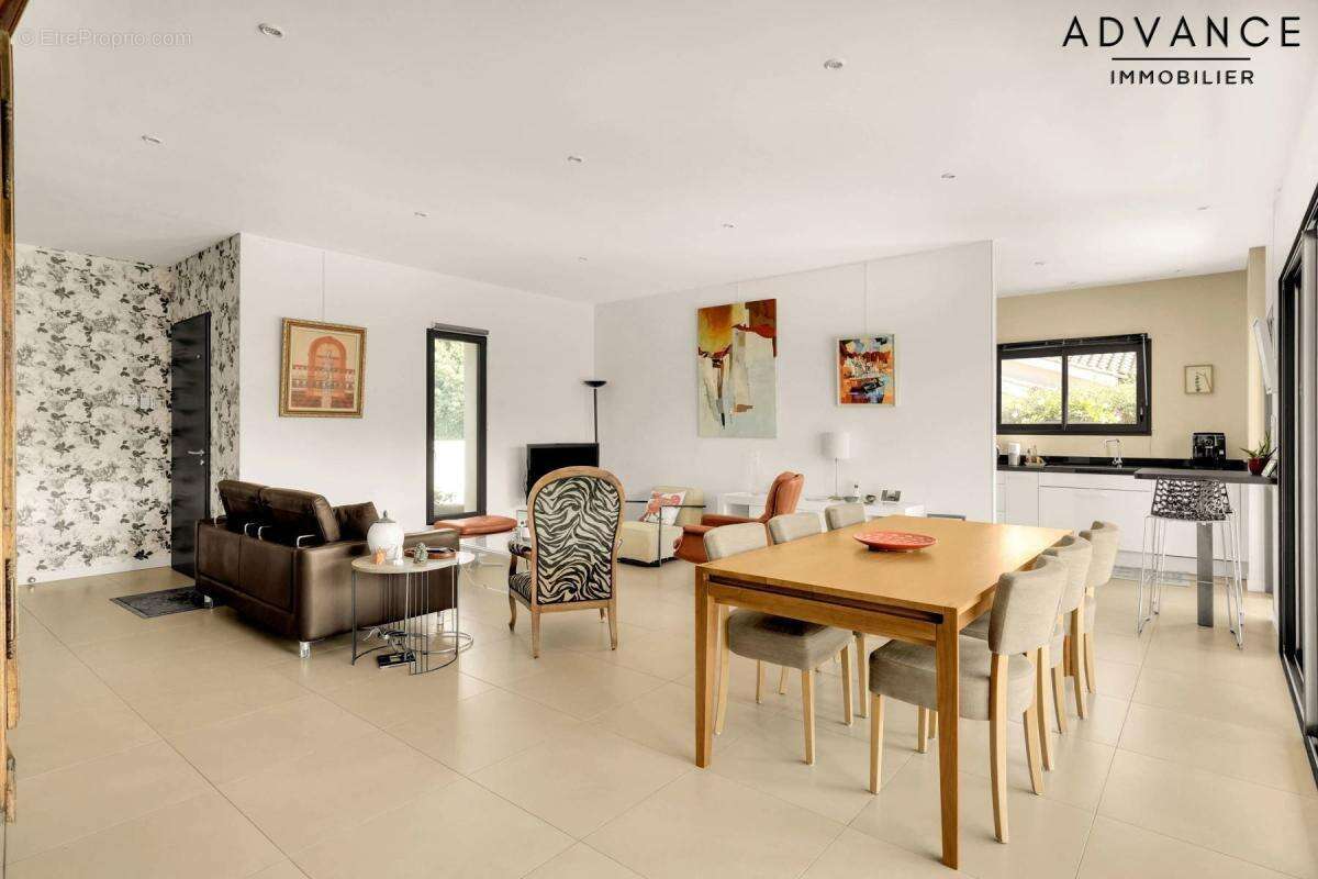 Maison à SAINT-NAUPHARY