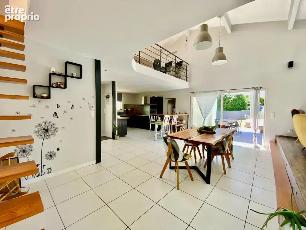 Maison familiale 4 chambres, avec piscine, dépendance, et vue dégagée - photo 5