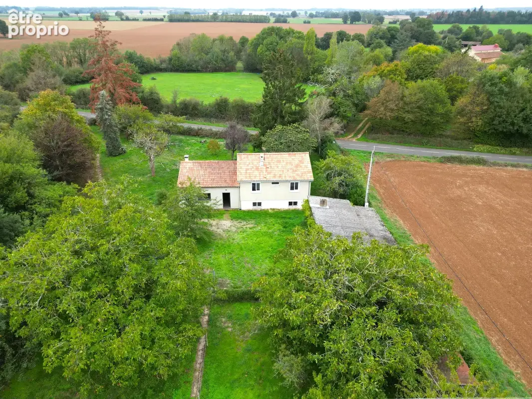 Maison familiale 156 m2 à Lusignan - photo 2