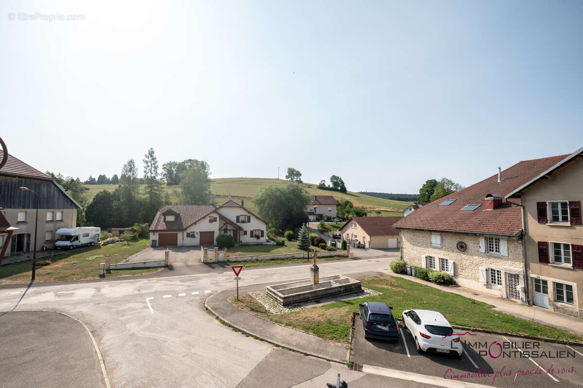Appartement - 89 m2 - 4 pièces à LABERGEMENT SAINTE MARIE - photo 6