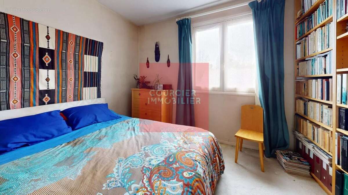 Maison à LE MESNIL-SAINT-DENIS