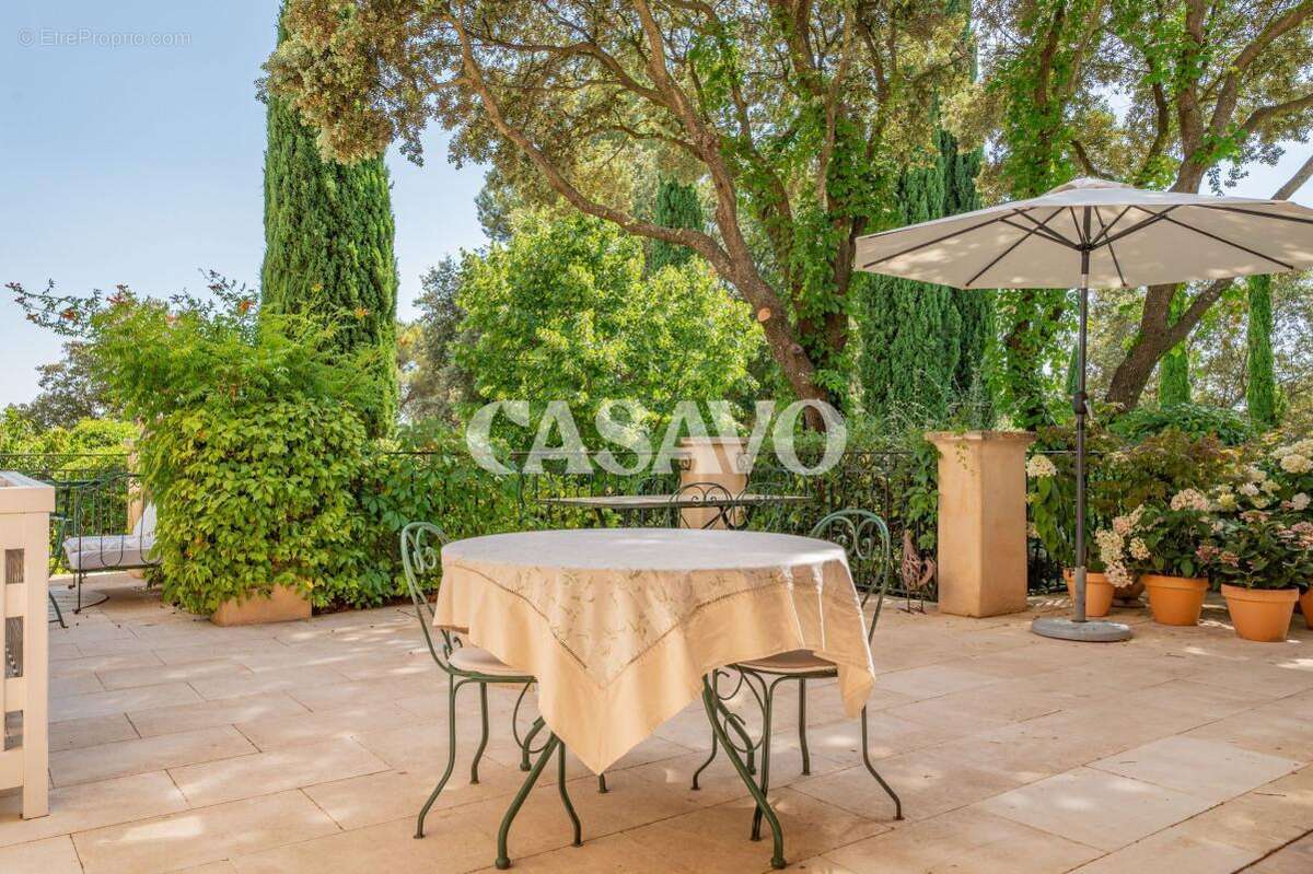 Vente Villa 8 pièces de 272m² - 13100 Saint-Marc-Jaumegarde - photo 11