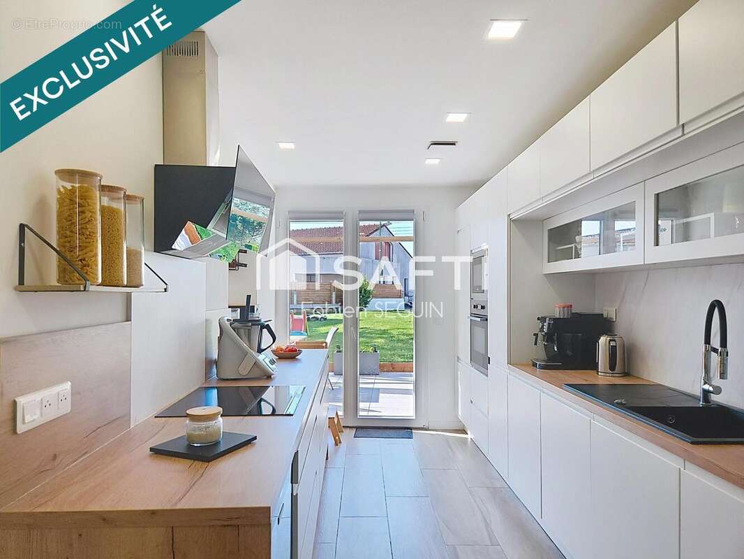 Maison 136 m² à Le Puiset-Dore  - photo 2