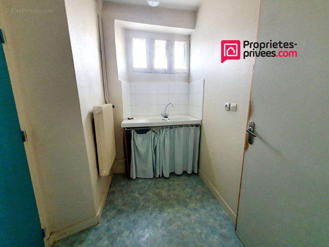 Maison à NOYANT-LA-GRAVOYERE