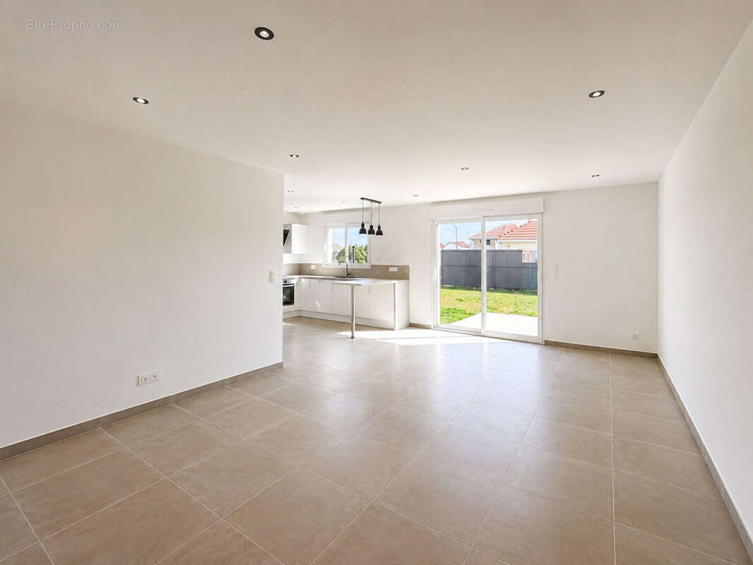 Pavillon de plain-pied 2025, de 111m² clé en main sur terrain de 528m² - photo 3