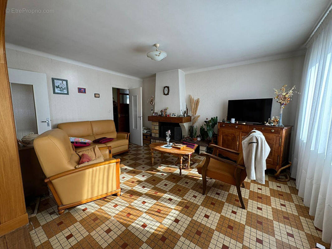 Maison à SAINT-SEBASTIEN-SUR-LOIRE