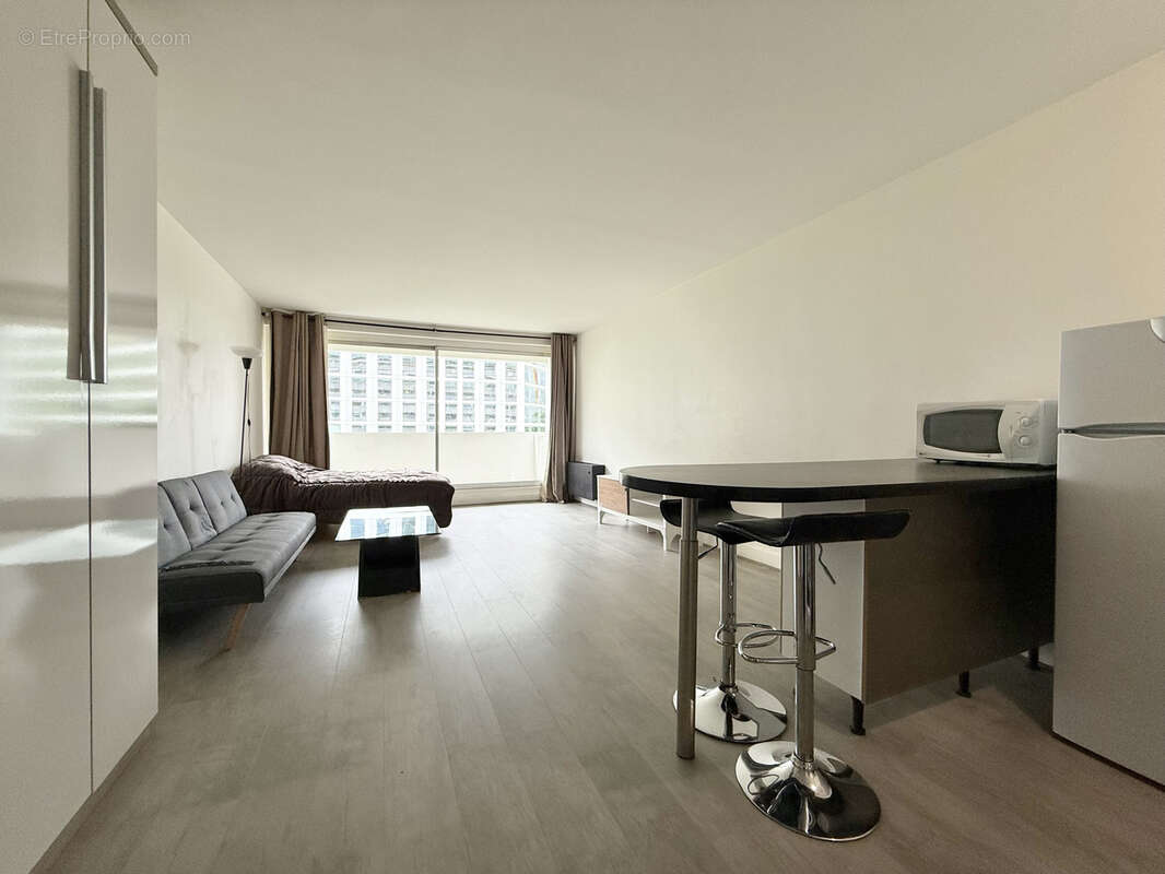 Appartement à COURBEVOIE