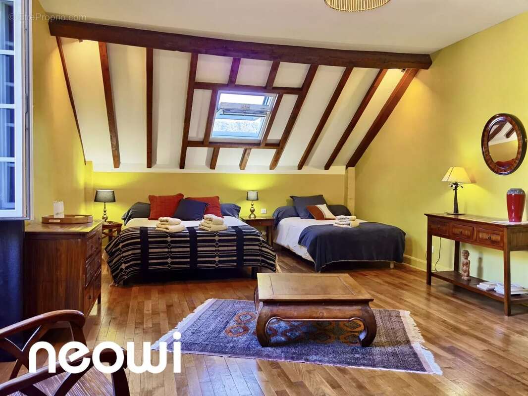 Maison à VIC-SUR-CERE