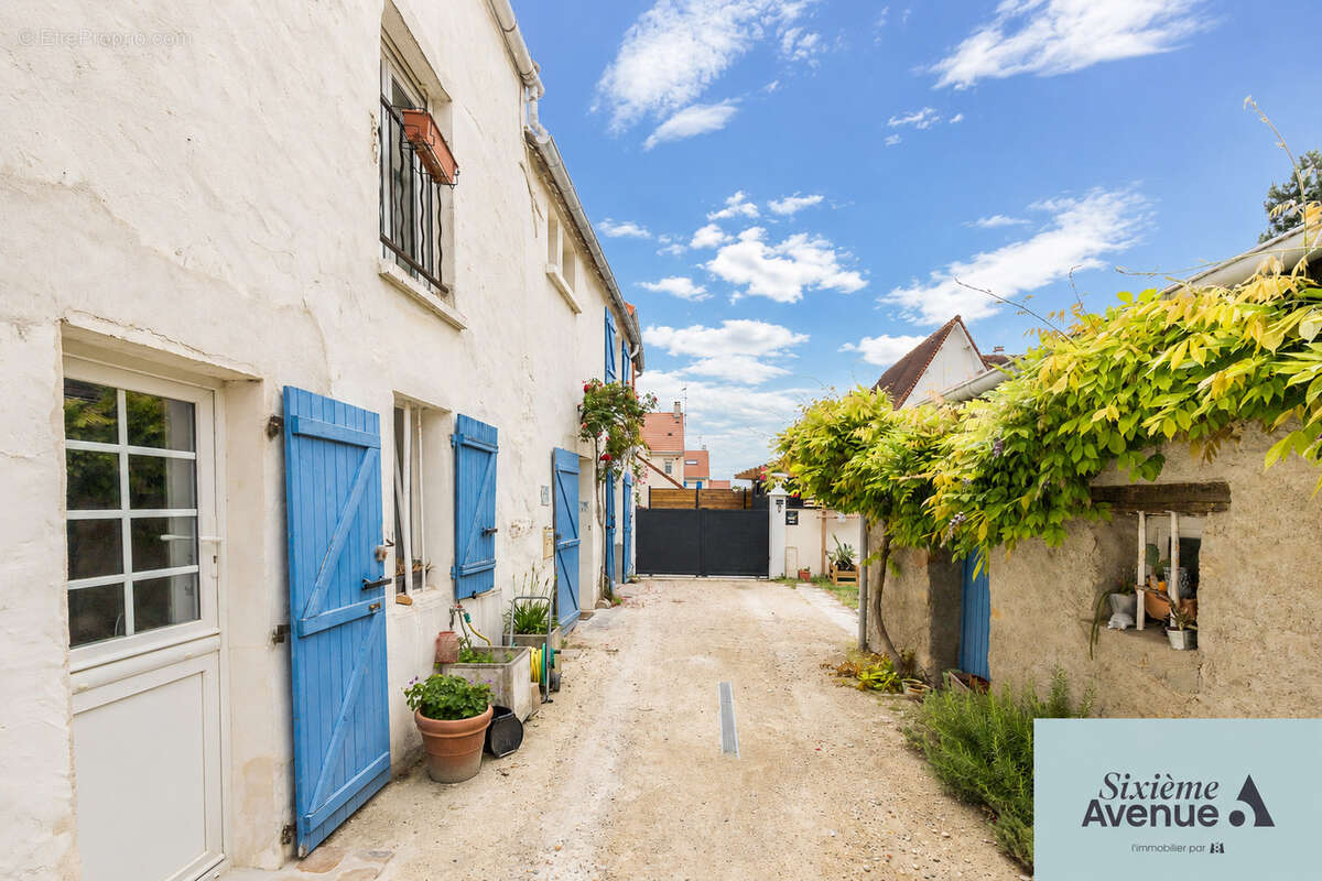 Maison à BALLAINVILLIERS