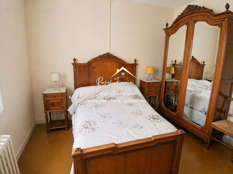 Chambre 2 RDC - Maison à LIGUEIL