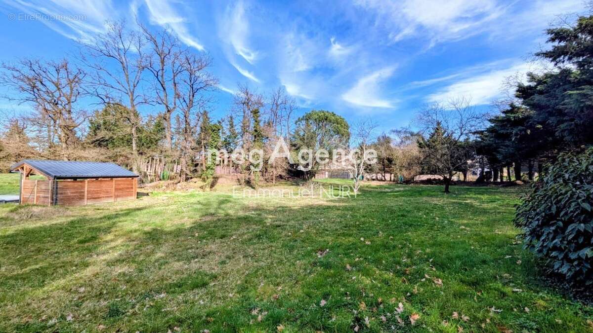 Terrain à MARCY-L'ETOILE