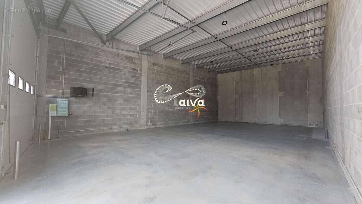 Commerce 178 m² à Miniac-Morvan  - photo 2