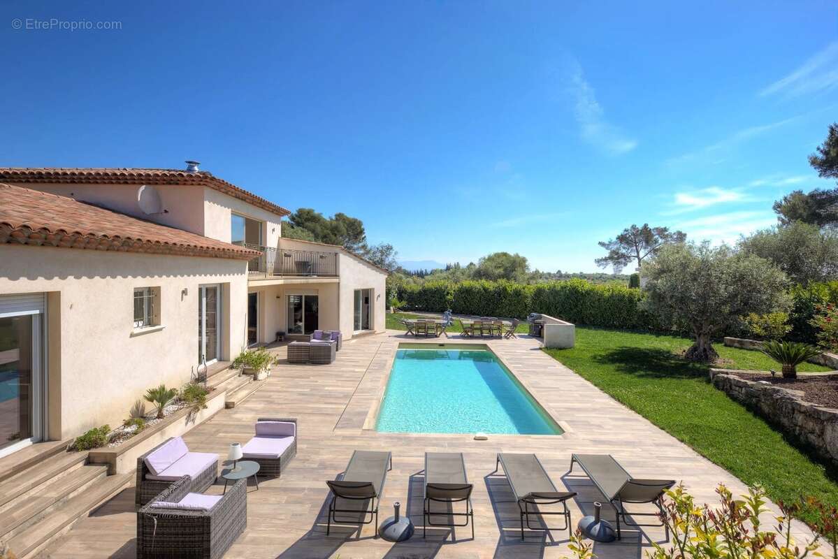 Maison à ROQUEFORT-LES-PINS