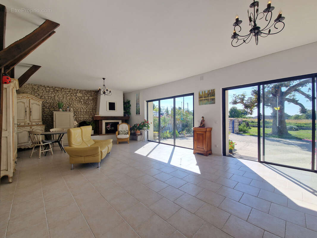 Maison à TUGERAS-SAINT-MAURICE