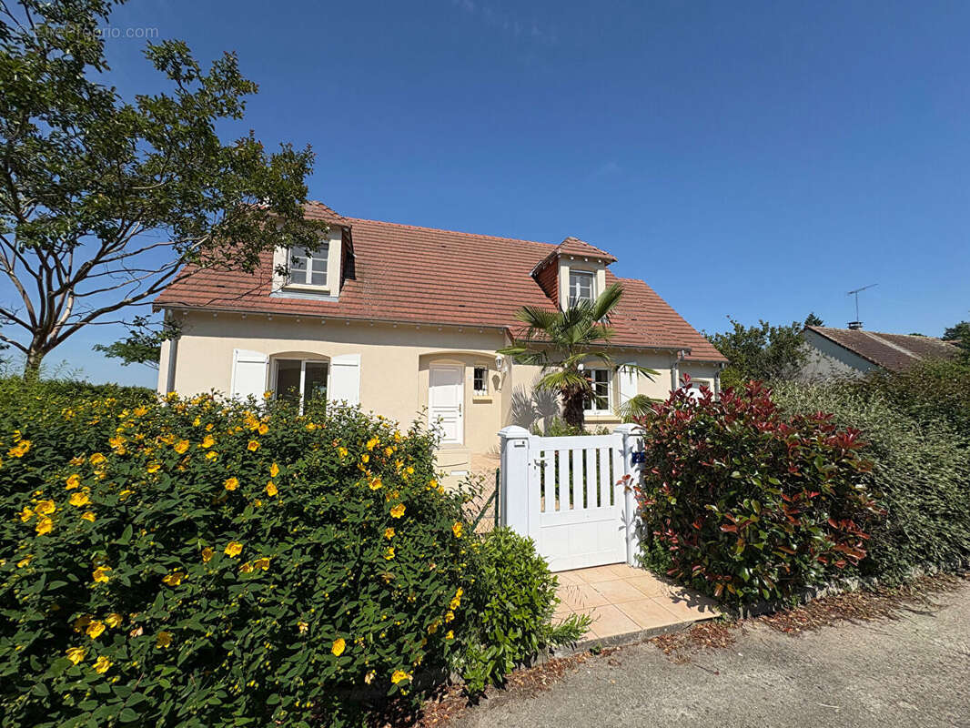 Maison à YZEURES-SUR-CREUSE
