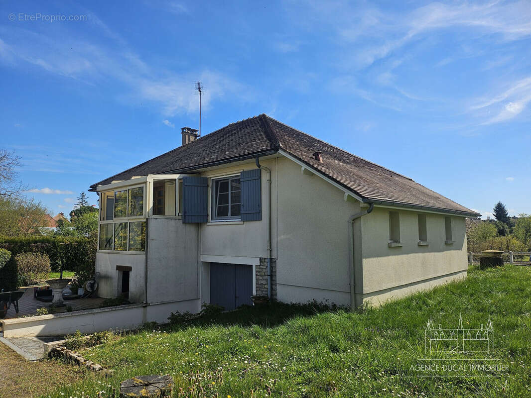 Maison à SAINT-PARIZE-LE-CHATEL
