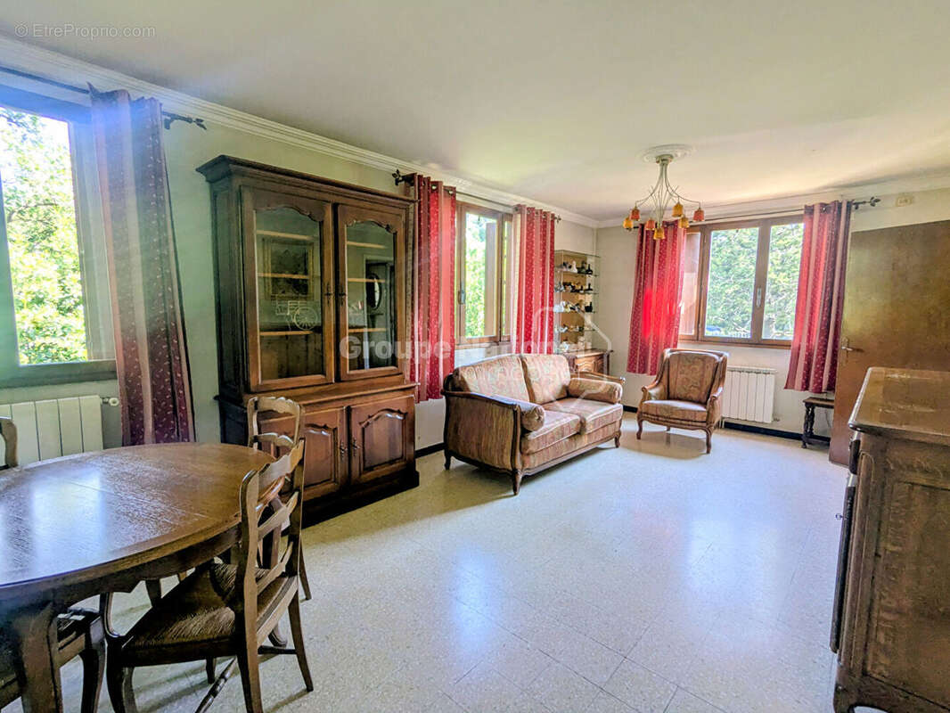 Exclusivite - toulon ouest - villa t6 - terrain de 980 m² - garage/ sous- sol de 80 m² - combles amenageables - photo 2