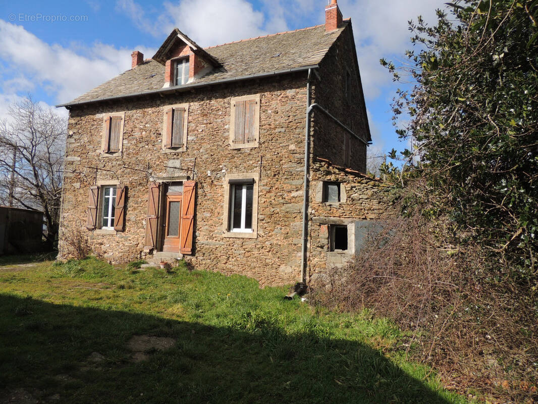 Maison à RIEUPEYROUX