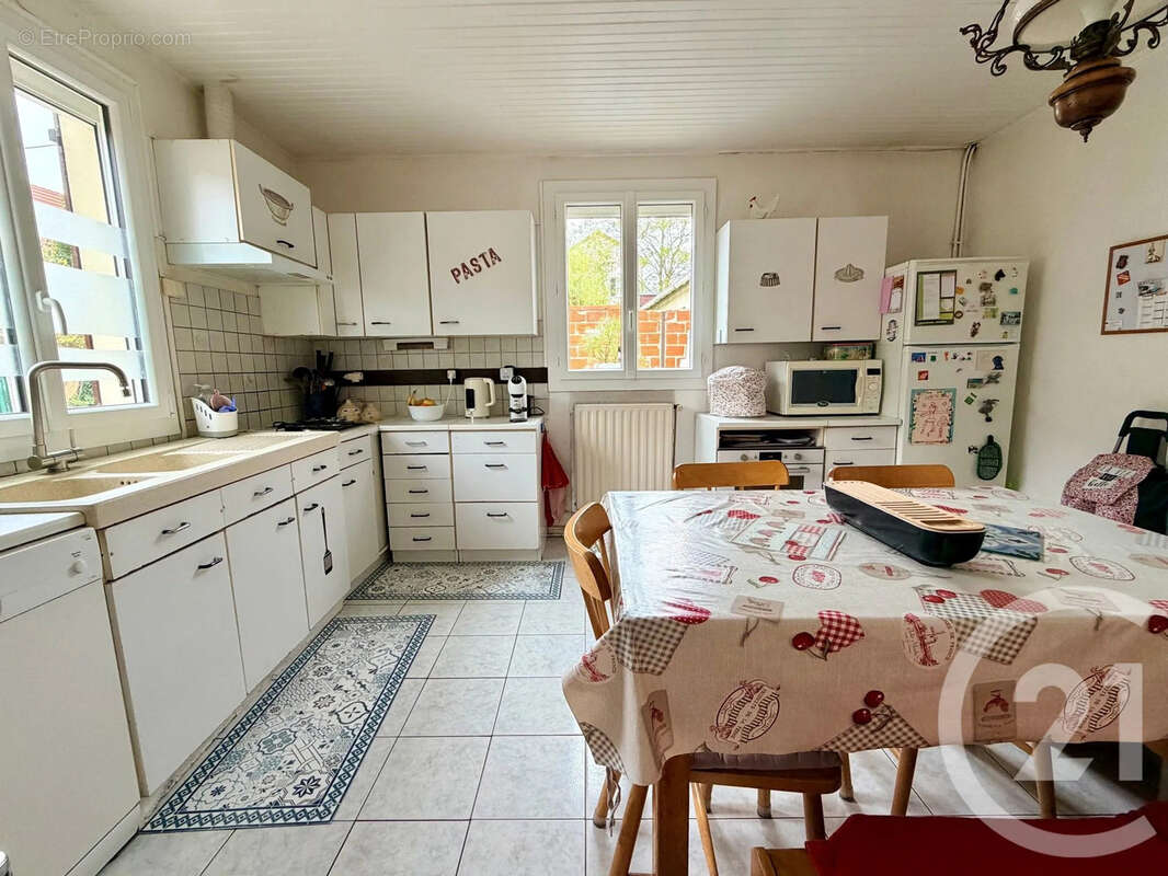 Maison à SAINT-THIBAULT-DES-VIGNES