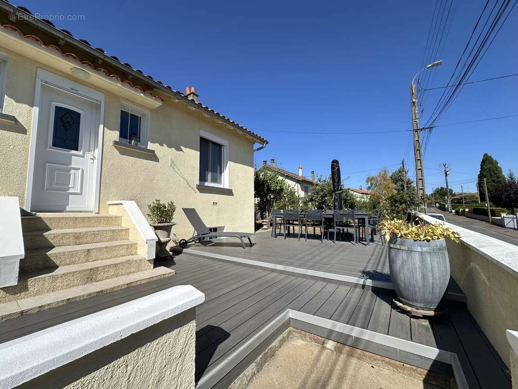 Pavillon sur sous-sol entièrement rénové avec jardin et terrasse - photo 13