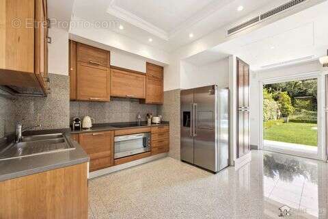 Maison 370 m² à Villefranche-Sur-Mer  - photo 2
