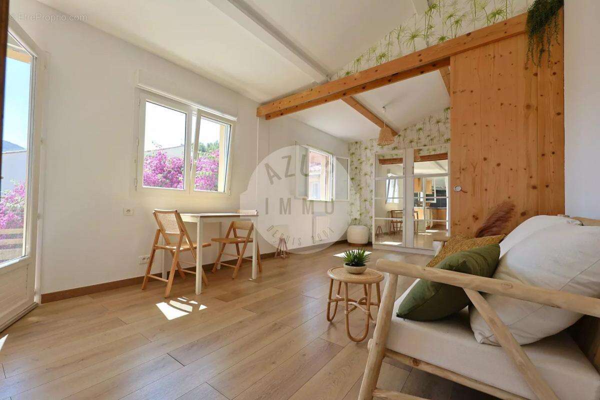 Appartement à ROQUEVAIRE