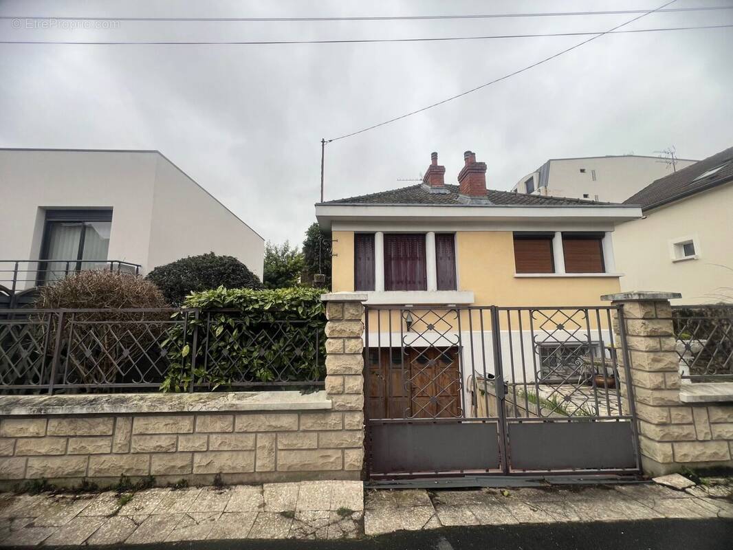 Maison à SARTROUVILLE