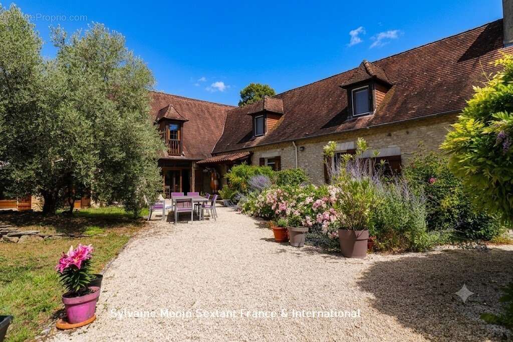 Superbe domaine de caractère du XVIIIe siècle sur 4 hectares avec piscine, maison d'amis et dépendances - photo 7