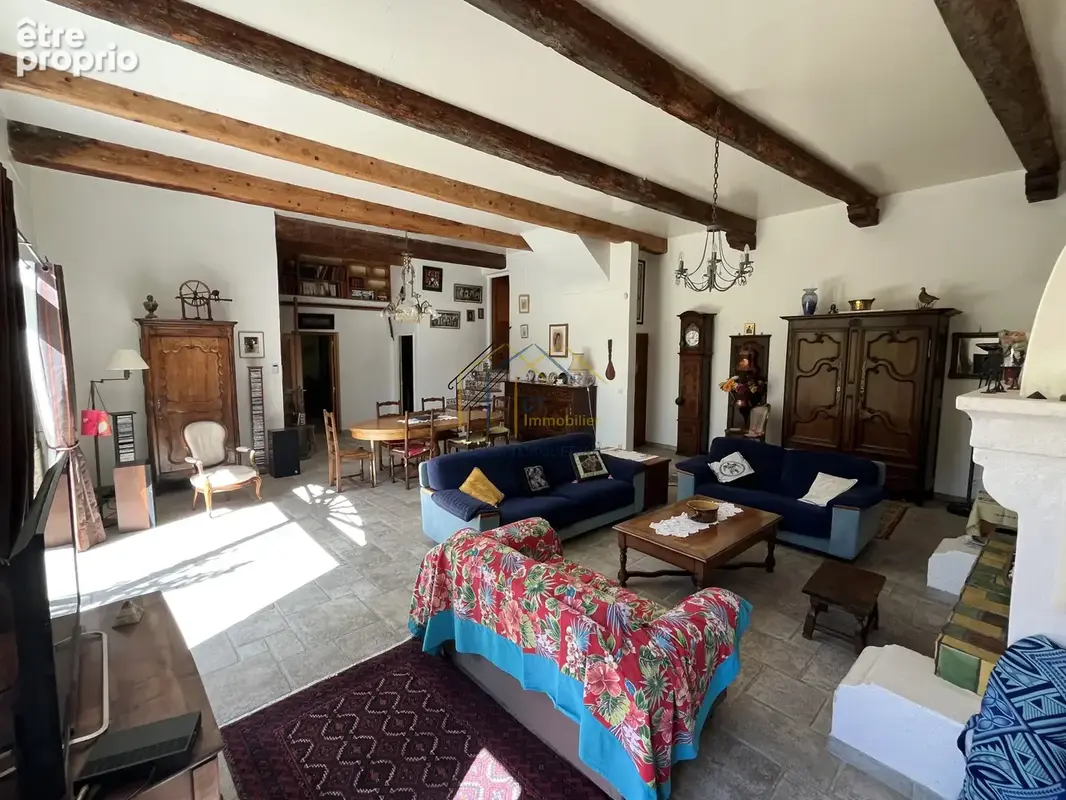 Maison de type vigneronne de 205m2 avec jardin et piscine - photo 17