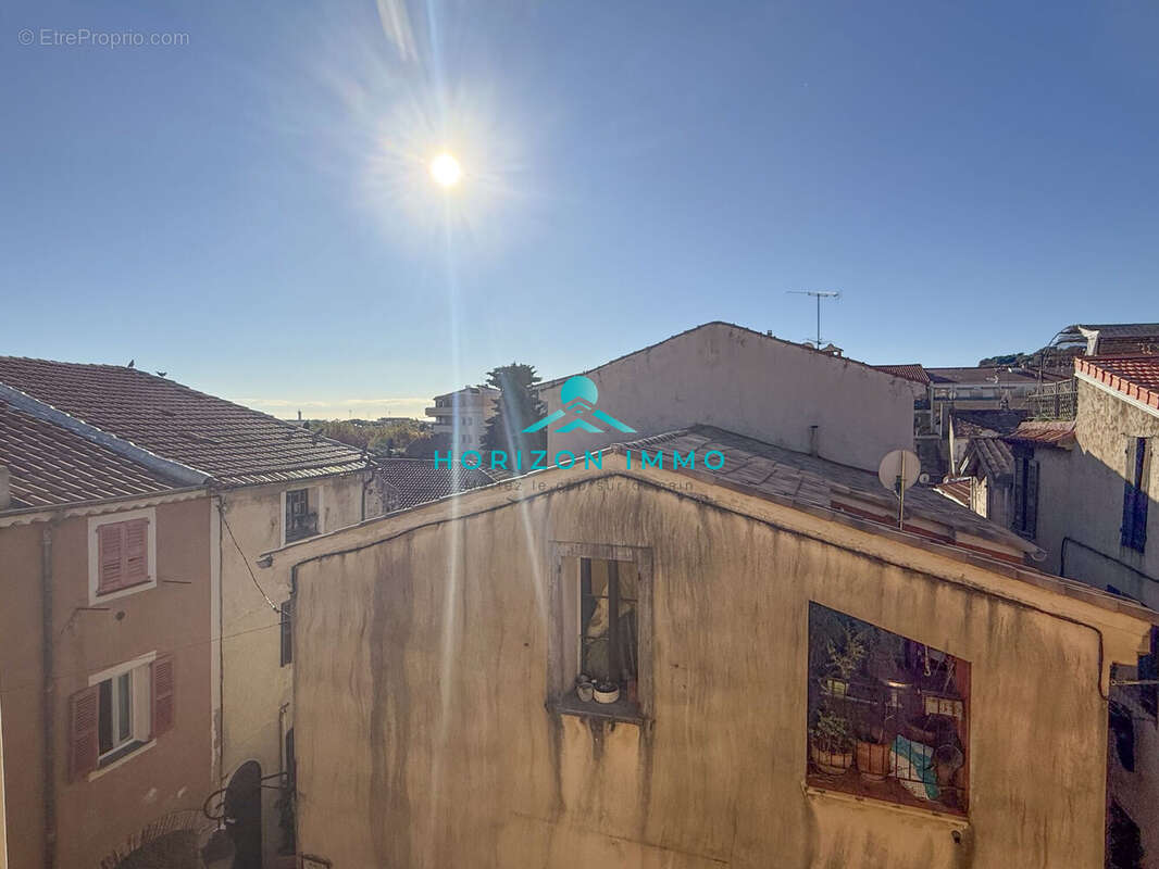 Appartement à SAINT-LAURENT-DU-VAR