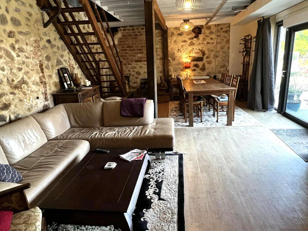 5 JAN - GITE - Maison à SAINT-JUNIEN