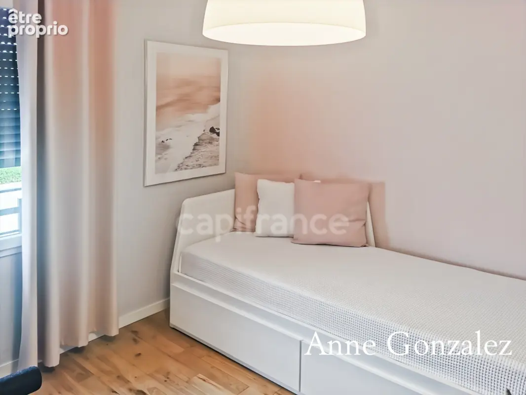 ORLEANS-SUD, à vendre belle maison familiale édifiée sur un beau jardin clos et paysager de 1130 m2 avec piscine, salle à manger - photo 17