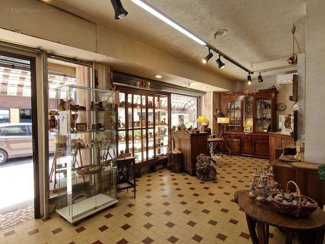 local commercial - Maison à LE BUGUE