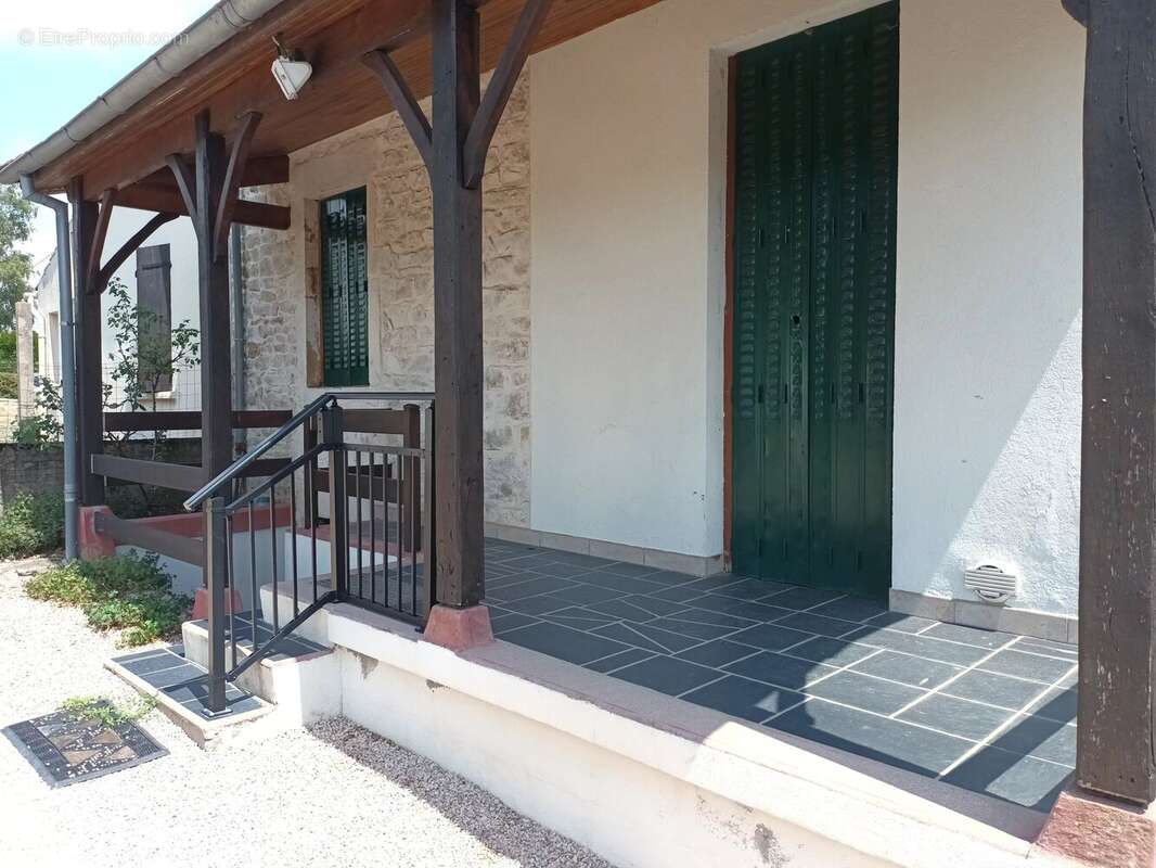 Maison 94 m² à Montceau-Les-Mines  - photo 2