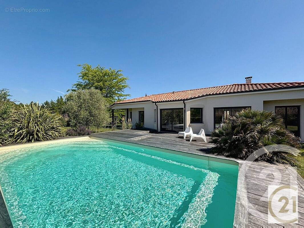 Maison à AYGUESVIVES