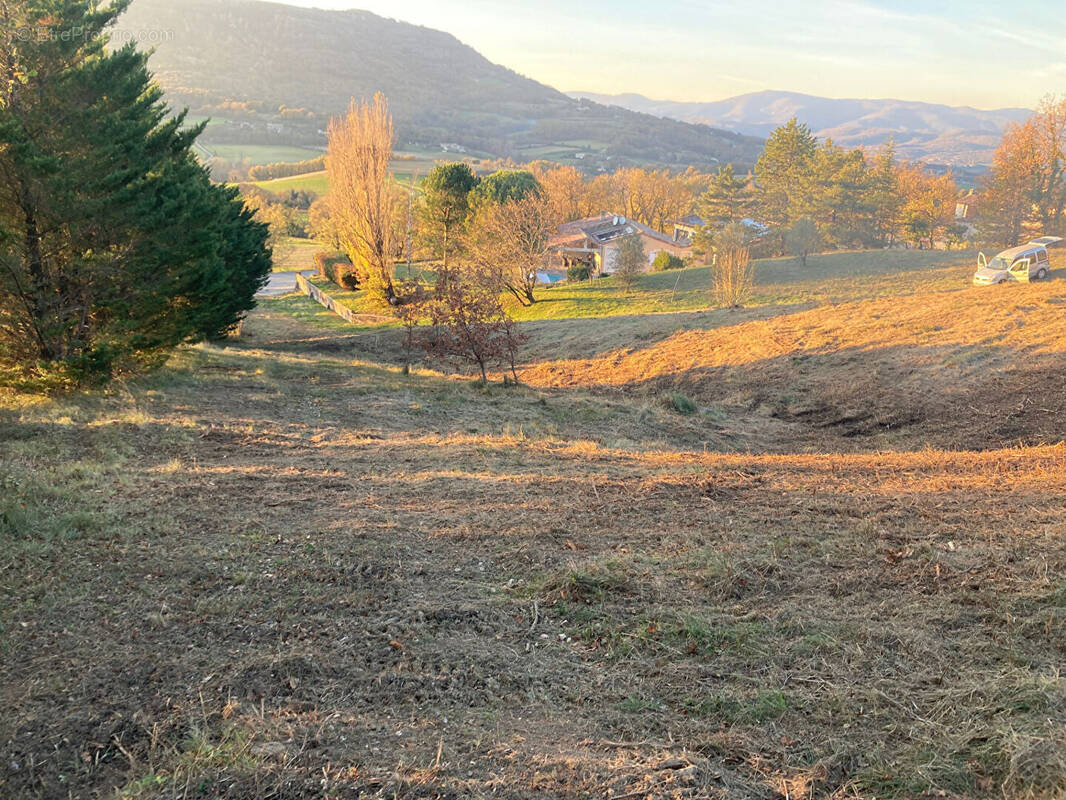 Terrain à SAINT-VINCENT-DE-BARRES