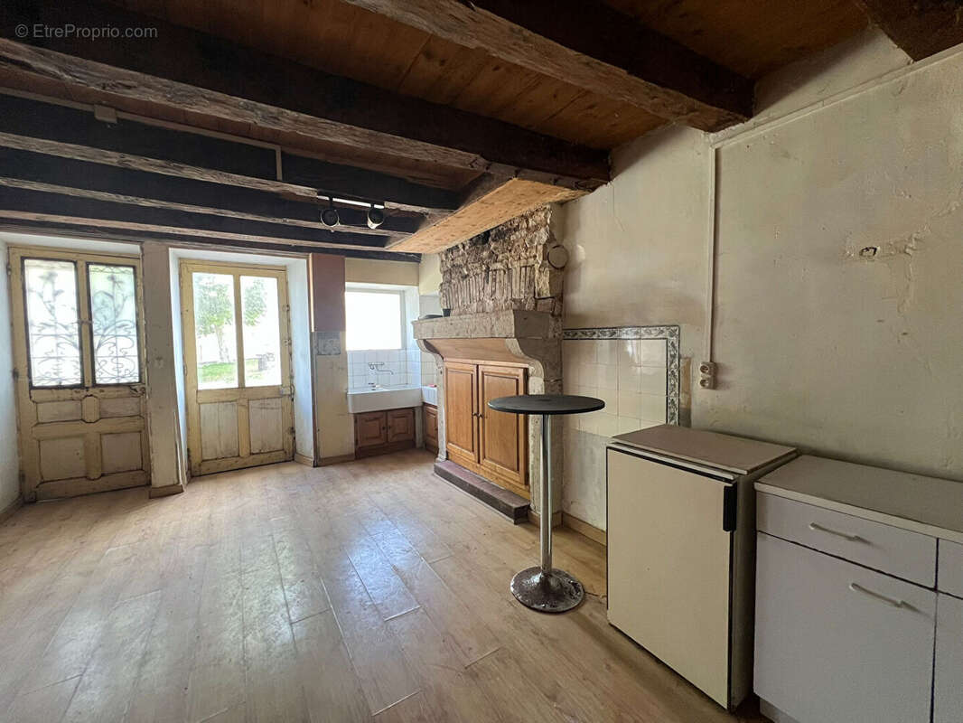 Maison 83 m² à Saint-Sauvant  - photo 3