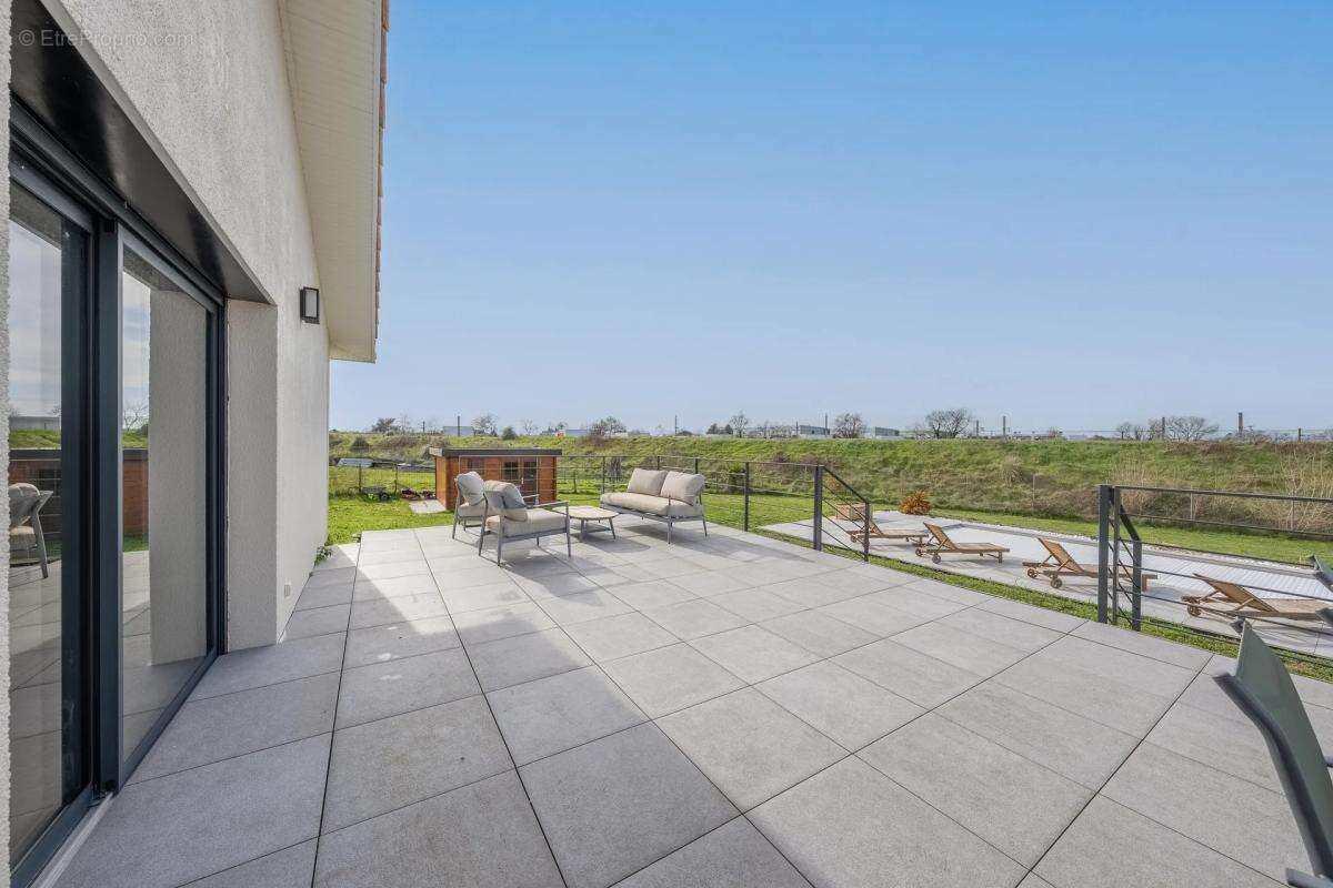 Maison à AMBARES-ET-LAGRAVE