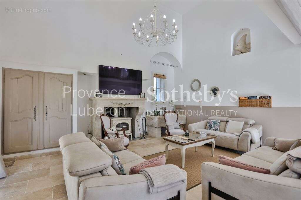 Maison à PERNES-LES-FONTAINES