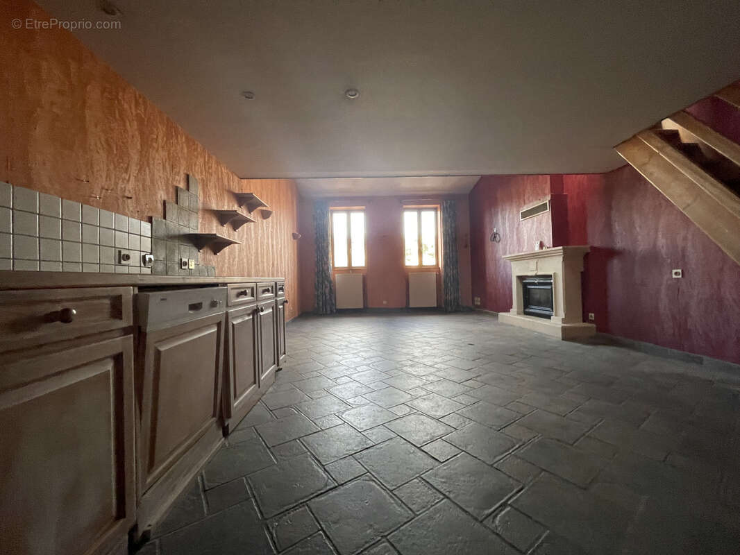 Appartement à L'ARBRESLE