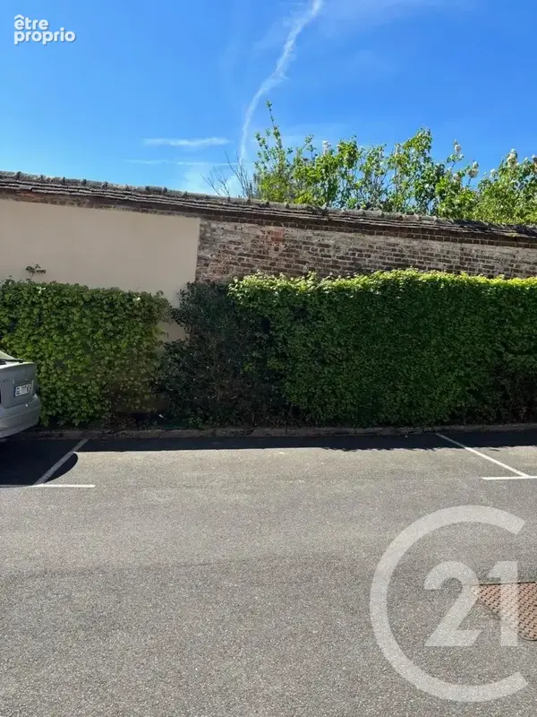 Photo 1 - Parking à BEAUVAIS