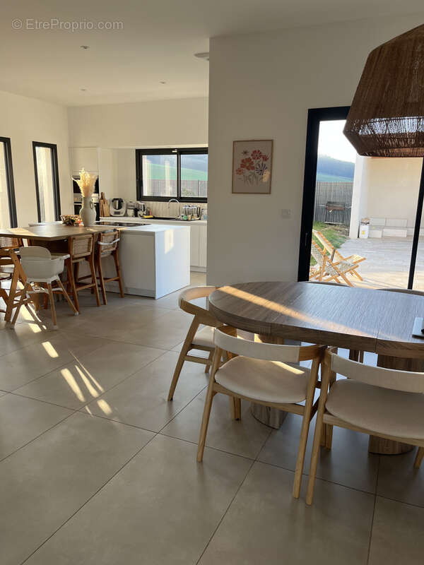 Maison à SAINTE-COLOMBE-EN-BRUILHOIS