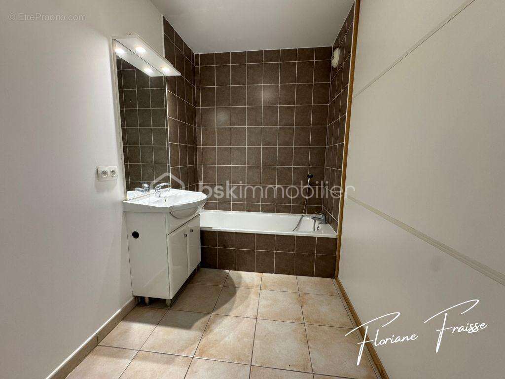 Appartement T4 de 84 m² – Terrasse – 3 Chambres – Place parking privative – Garage 30 m² en option - photo 14