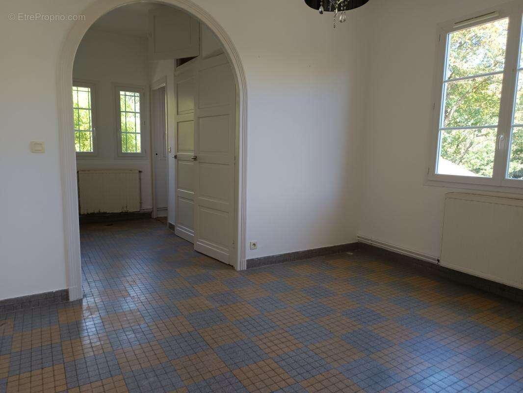 Maison de caractère en cœur de ville avec deux logements indépendants et fort potentiel locatif !!!! - photo 3
