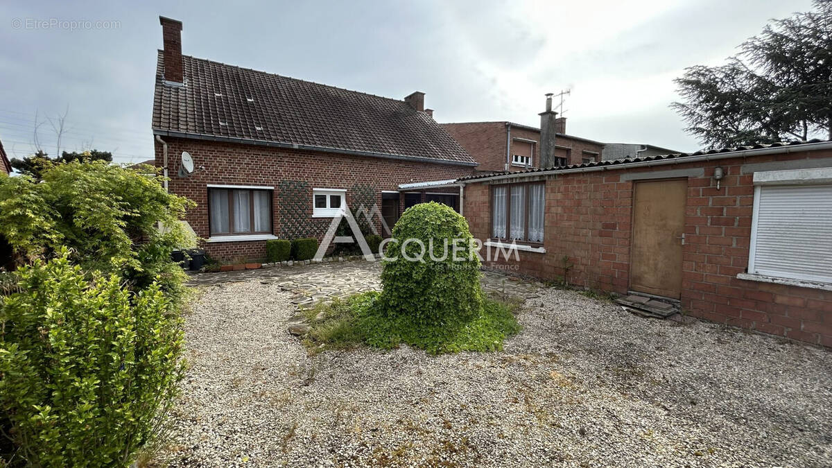 Maison à OSTRICOURT
