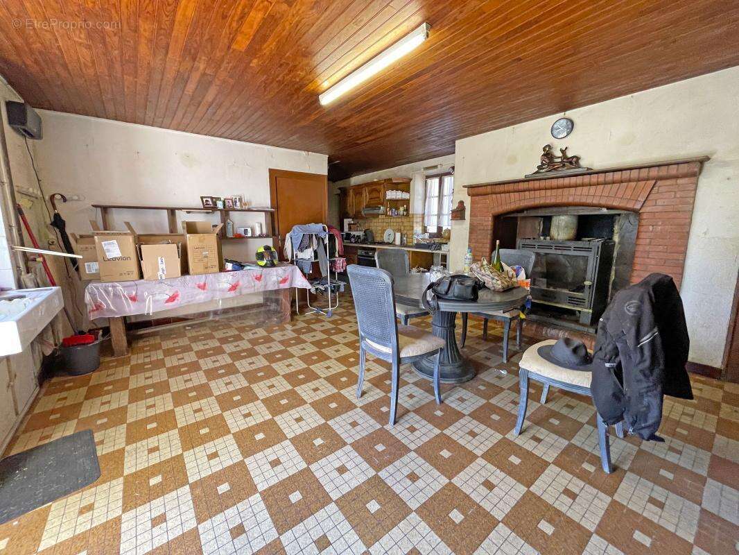 Maison et nombreuses dépendances - photo 5