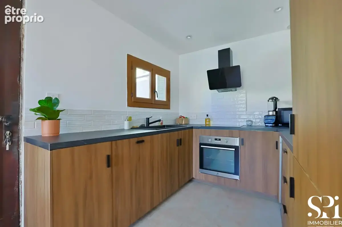 Maison de plain-pied avec piscine, jardin et garage — Toulon, quartier Sainte-Anne / Siblas - photo 11