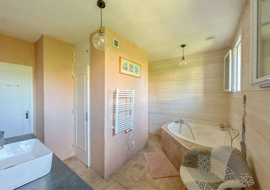 Maison à SAINT-CLAIR-DU-RHONE